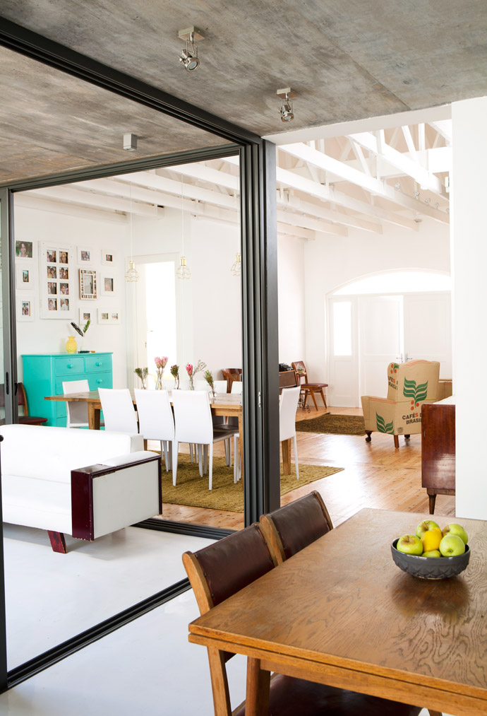 Glass screen doors are fitted all round the new addition to the house. Cara had her mother’s antique chest of drawers spray-painted a zesty blue. The white vintage couch on the veranda was bought 12 years ago from a shop in Woodstock. The veranda’s cement floor is by Stucco Italiano. 
