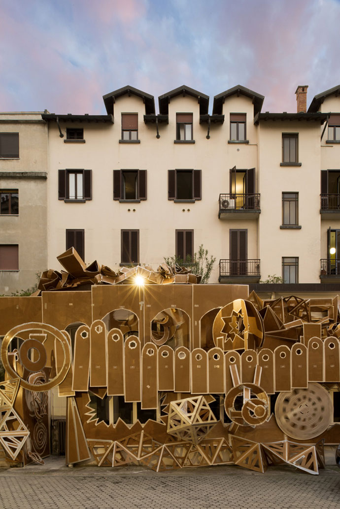 Pop-Up Courtyard by Daniel González