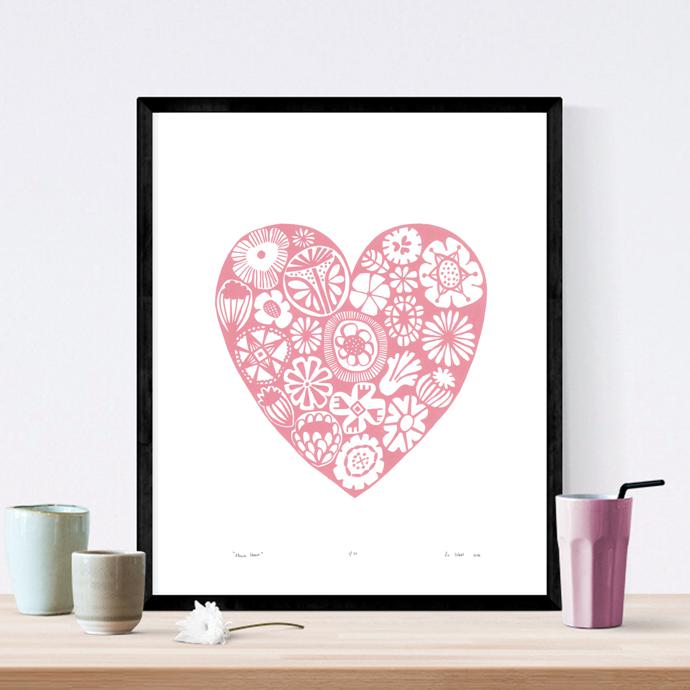 Rose_Quartz_Flower_Heart_50x40cm_Black_frame_square