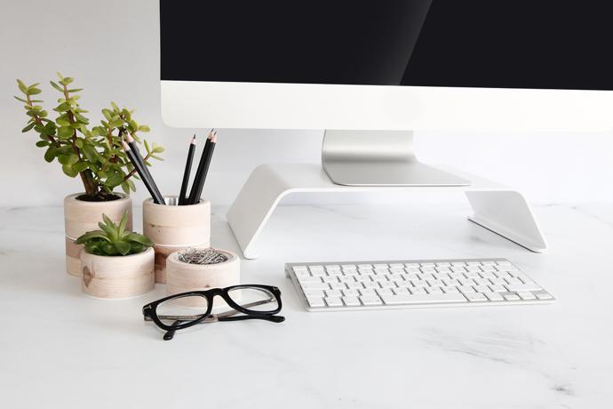 white-mac-stand-IN-SITU_1024x1024