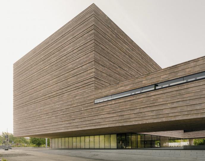 st-_trinitatis_church_by_schulz_und_schulz