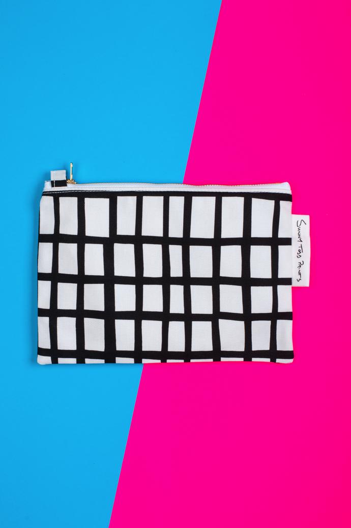 contrast-black-square-pouch-1