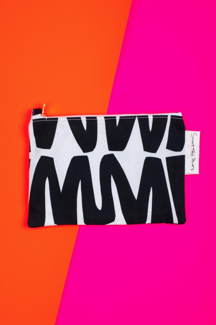 contrast-black-zigzag-pouch