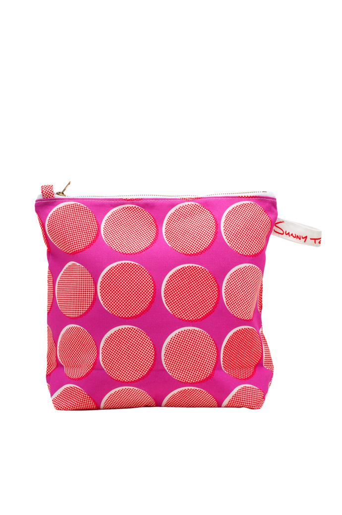 cut-out-pr-spots-washbag