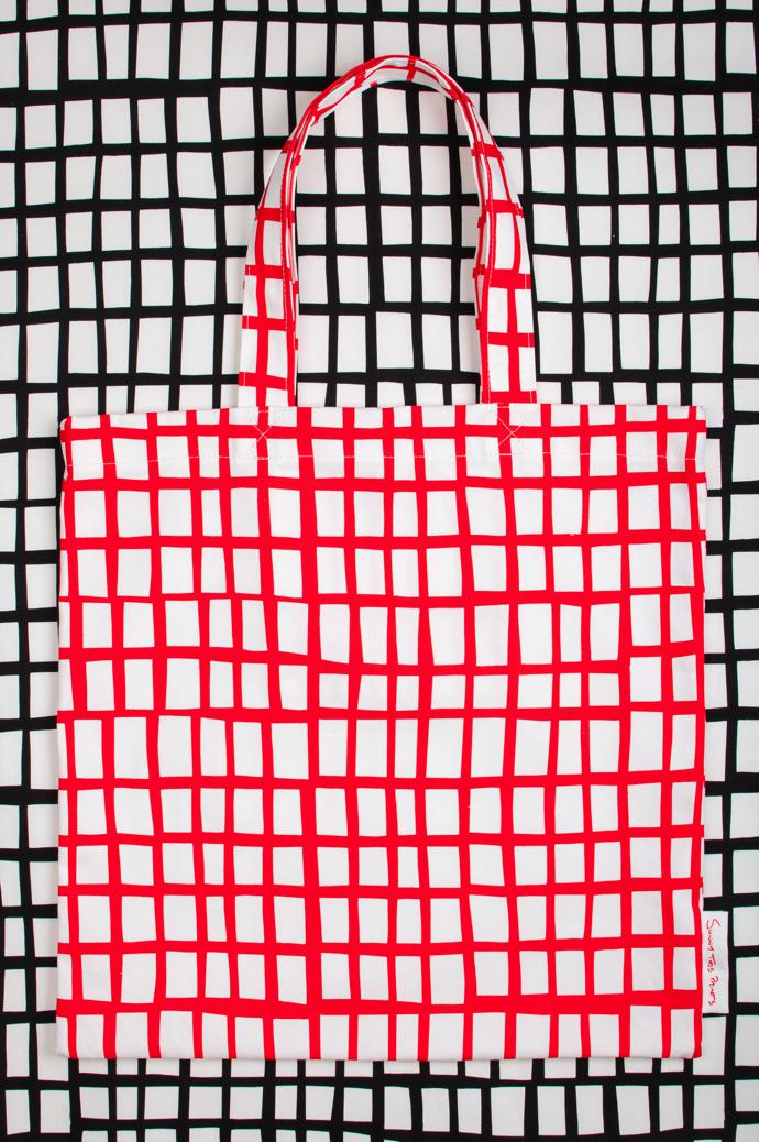 red-square-bag-on-black-square