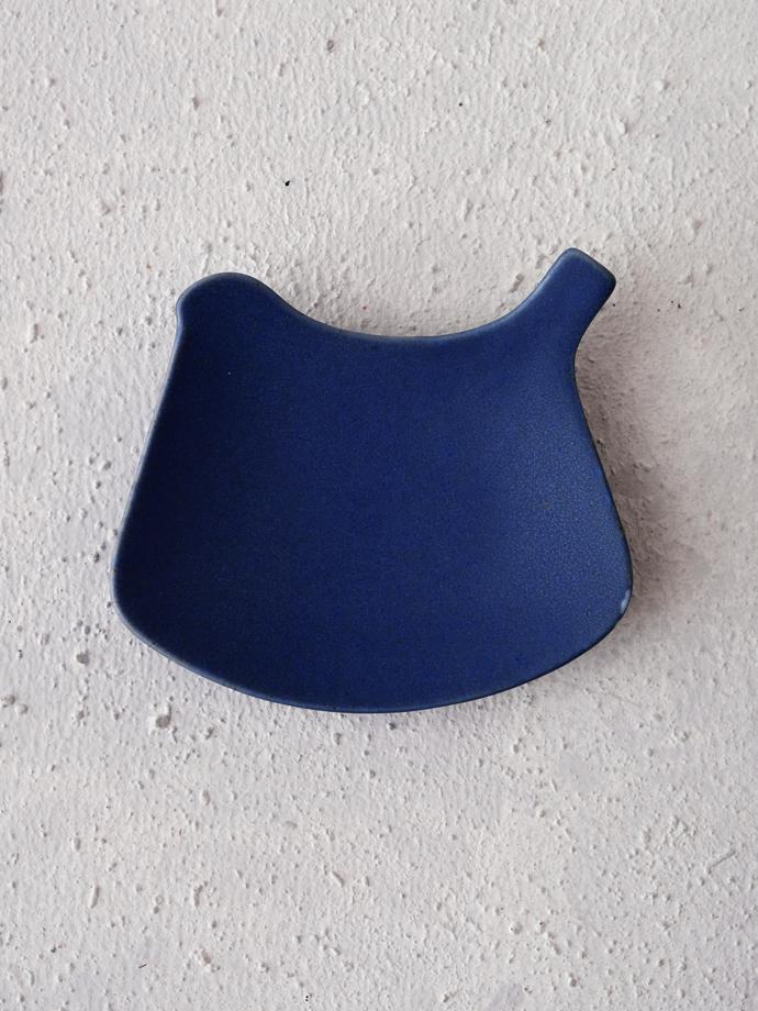 Tori plate - ruri (blue) by yumiko iihoshi porcelain, R220. Small, bird-shaped plate to use as a spoon rest or for tea bags. yumiko iihoshi porcelain specialises in simple, understated everyday ceramics for home or restaurant use. Items can be mixed and matched individually.