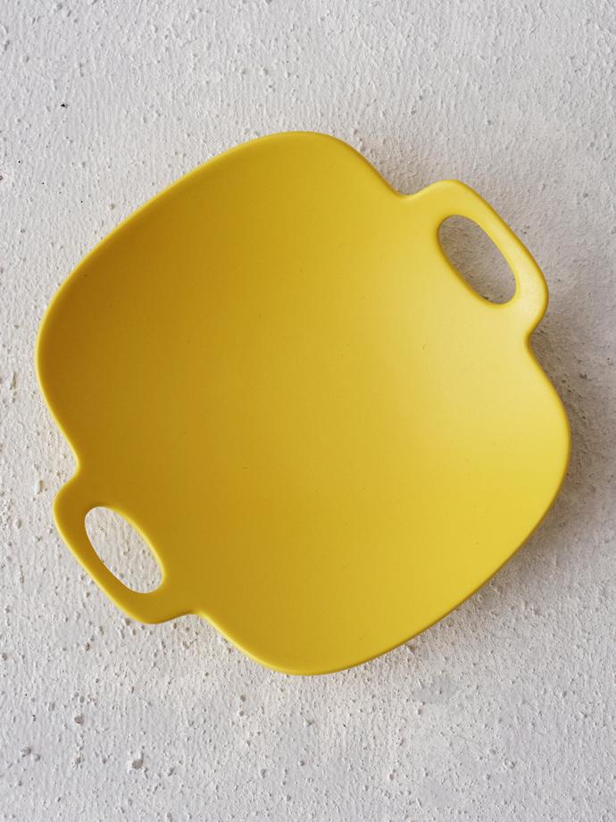 Bon voyage plate (SS - yellow) by yumiko iihoshi porcelain, R460. The bon voyage range is described as 