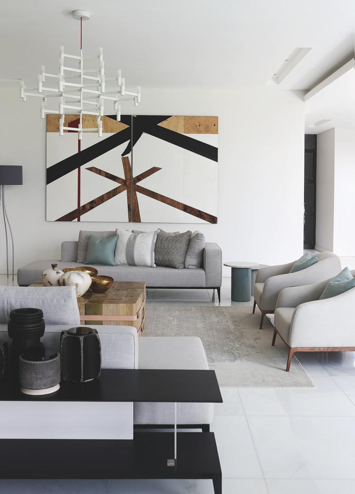 On the other wall there's a dynamic, bold piece by Burundi‐born Serge Alain Nitegeka. 