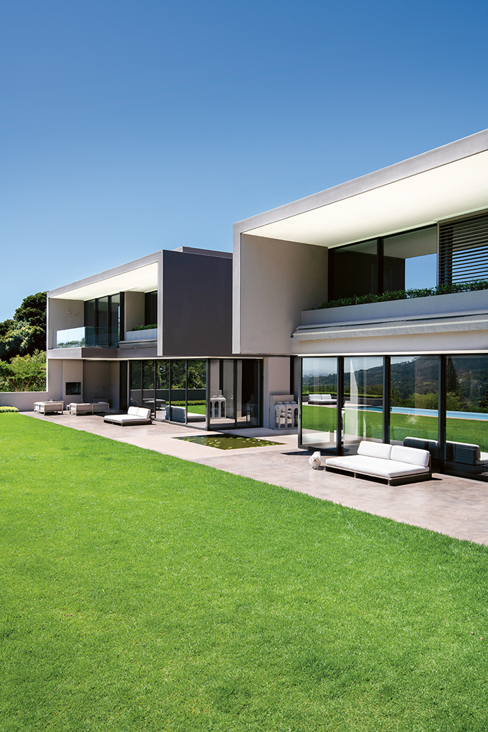 Clean lines and mirrored spaces are in perfect balance.