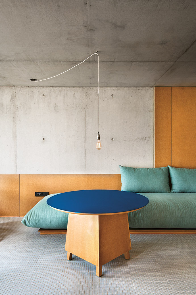 In the spacious lounge, a table is perfectly positioned as a space for board games.