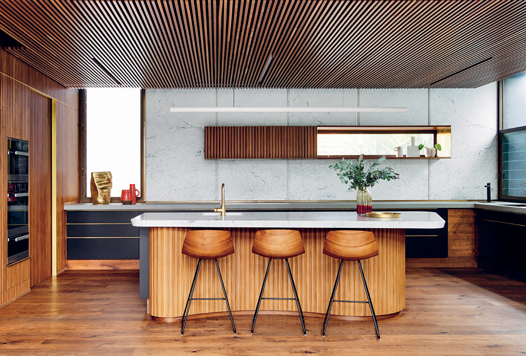 Expert Kitchen Design Tips: Surfaces, Layout & Storage Solutions