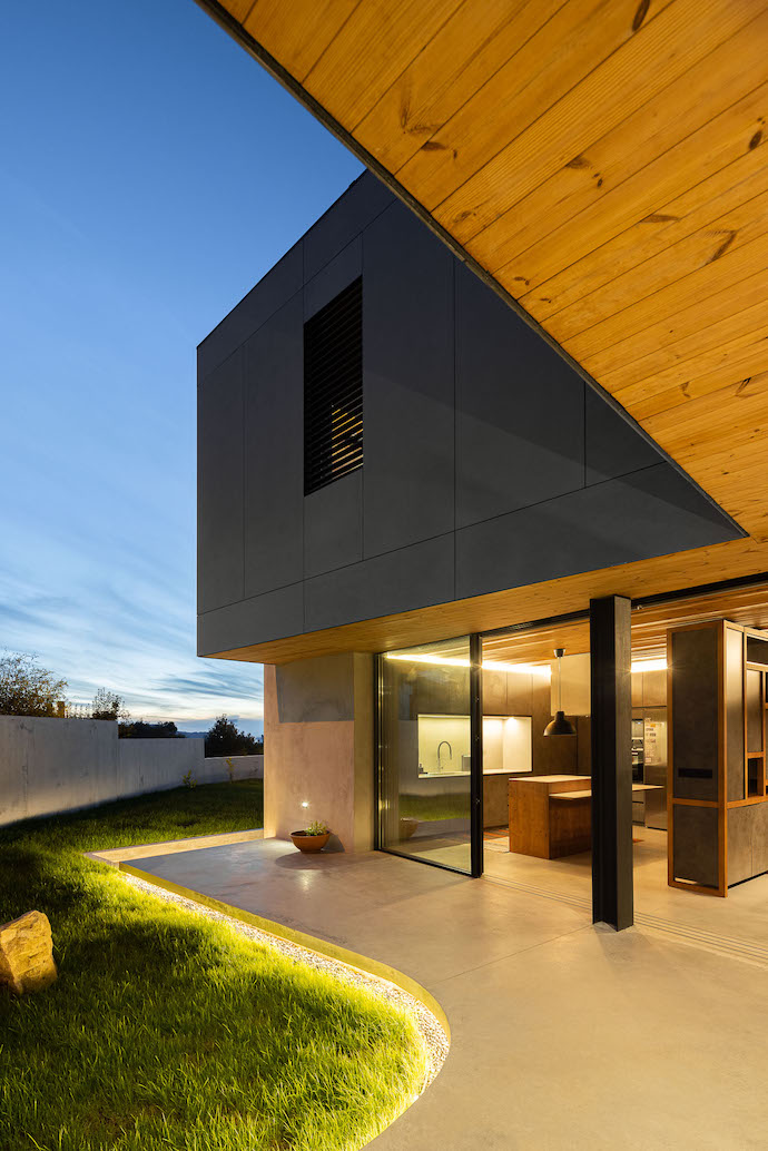Casa 15 em Braga com Arquitectura AM-arqstudio e fotografias de Ivo Tavares Studio