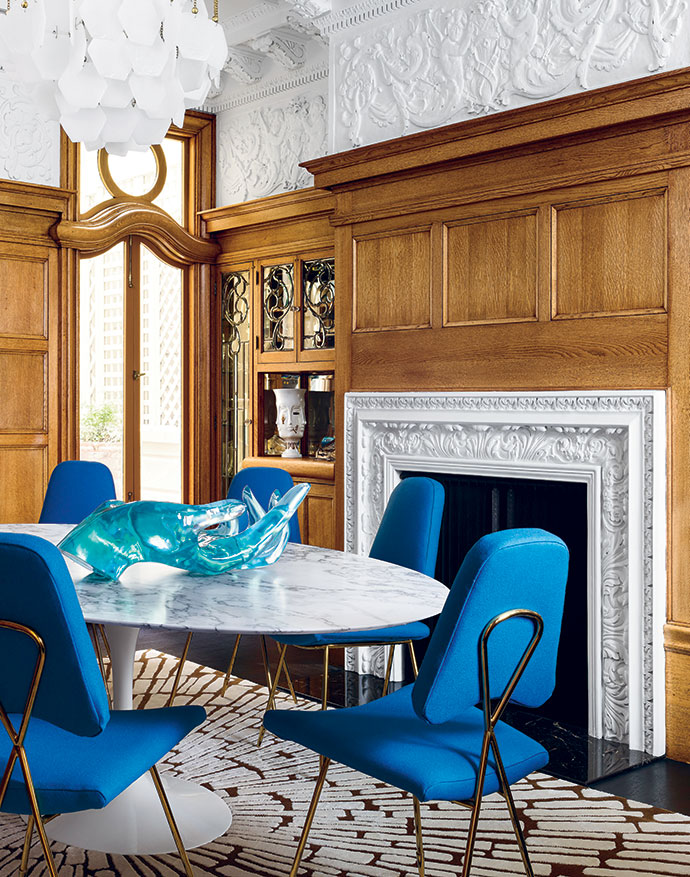 While Jonathan Adler usually tries to “avoid the craziness of decorating”, in the case of the Nob Hill project, he simply couldn’t resist. “This client and this house were just too delightful,” he says.