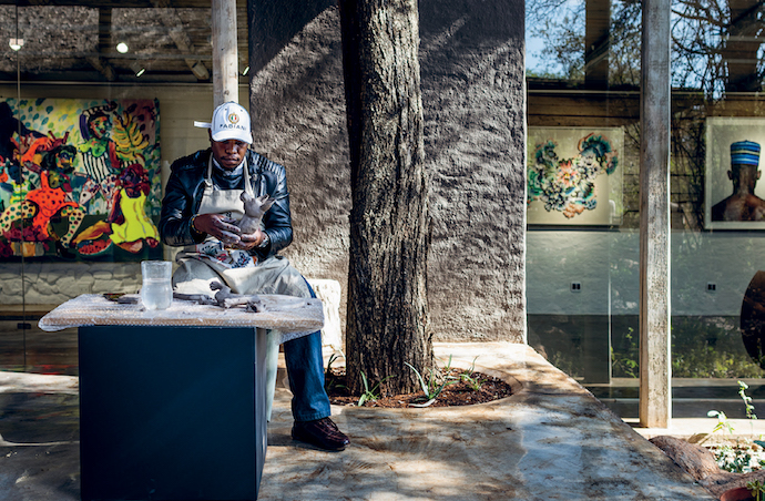An Ardmore artist creates a sculpture during his Singita residency.