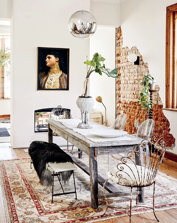 When owner Sanet Coetzee renovated her Victorian home, she decided to leave part of the wall in the dining room exposed, revealing the brickwork. This clever choice immediately draws the eye, turning the wall into a centrepiece that feels like a work of art.