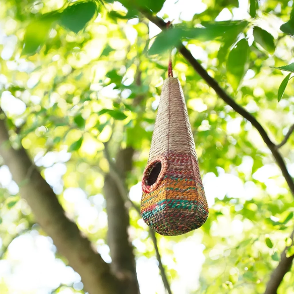 Attract birds to garden