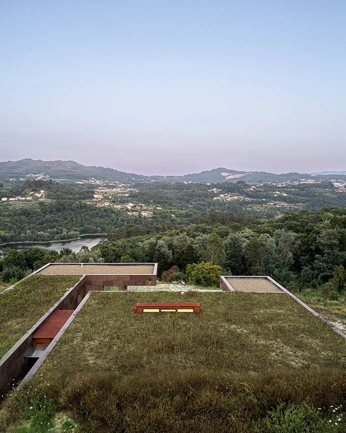 Casa da Levada by Tsou Arquitectos