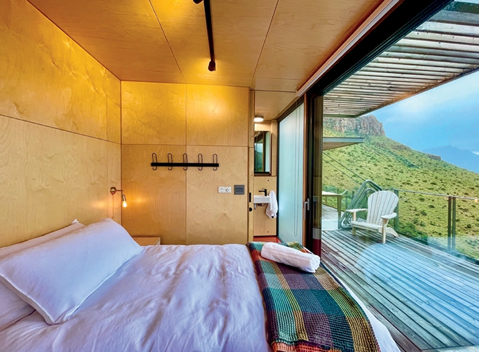 The bedrooms have double-glazed sliding doors, and include fi ttings such as Pedersen + Lennard’s Stockholm wall hooks, Hoi P’loy’s Signature Swivel wall sconce, and Mungo’s bed linen and throws.