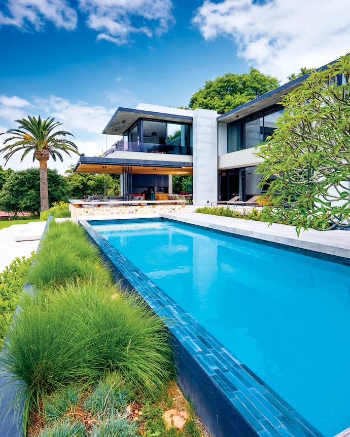  The lap pool lines up with the home’s rectilinear layout.