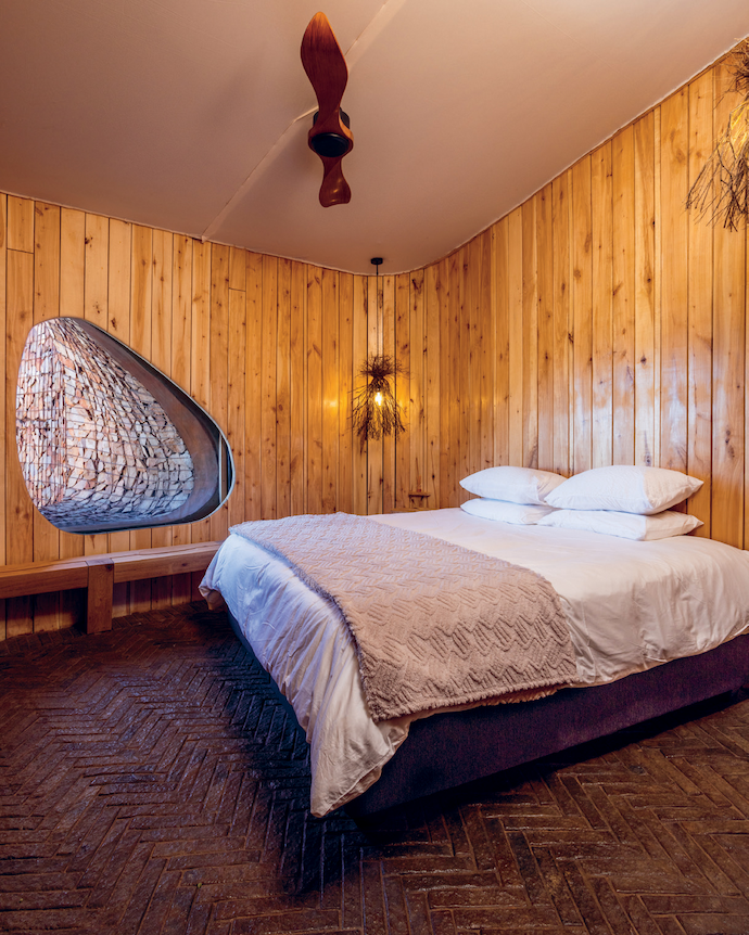 Clad in poplar wood, the second bedroom features an Instomi bench by Meyer Von Wielligh.