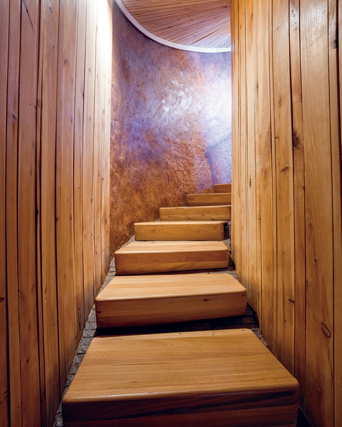 The floating timber stairs are made from the wood of invasive eucalyptus.