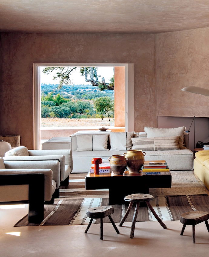  Semi-covered terraces encourage the enjoyment of the natural landscape.