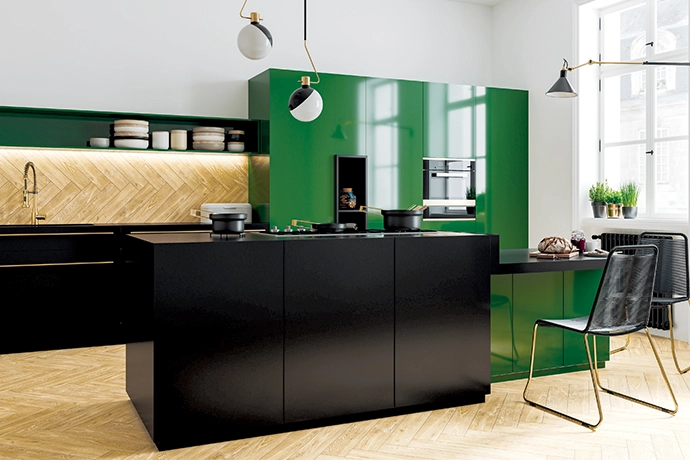 This stunning display of refi ned minimalism is pulled together by Caesarstone’s porcelain surfaces in Striata 513. With their weathered, fossil-like texture, the surfaces are reminiscent of a geological landscape, bringing an organic feel to the contemporary space. The cabinetry enhances the streamlined look, allowing the countertops to shine.