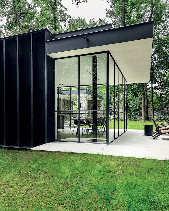 “In everything, this house shows that it respects the surrounding nature,” says Dorien.