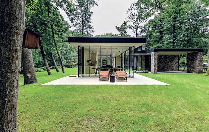 “In everything, this house shows that it respects the surrounding nature,” says Dorien.