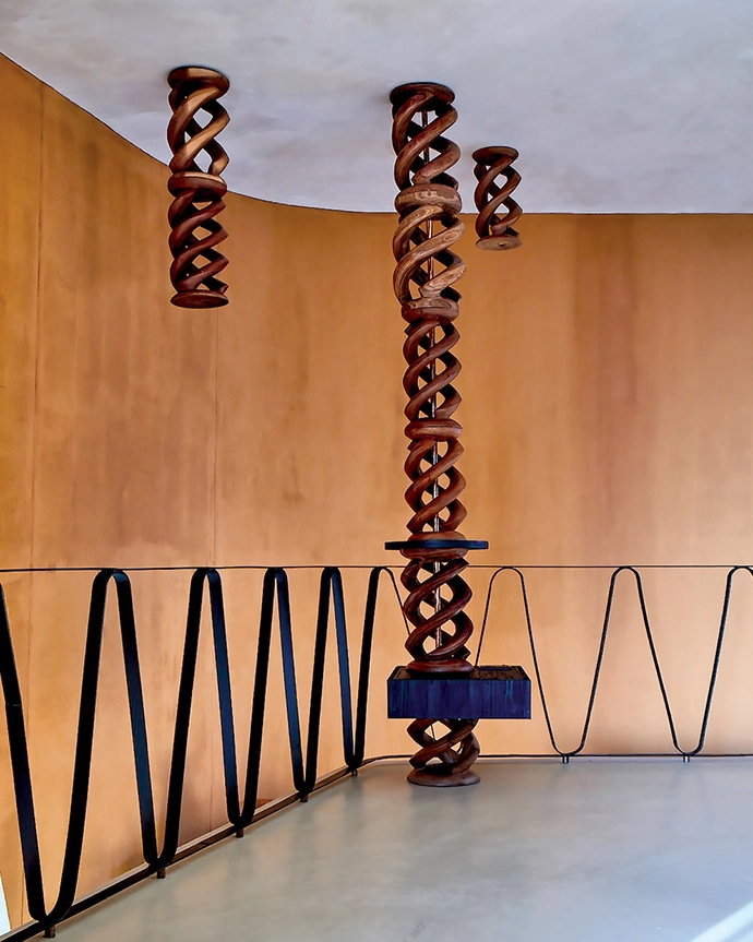 Africote’s clay-coloured Natural Cement paint celebrates and amplifies the Ekipa design that’s echoed in the bespoke railings.