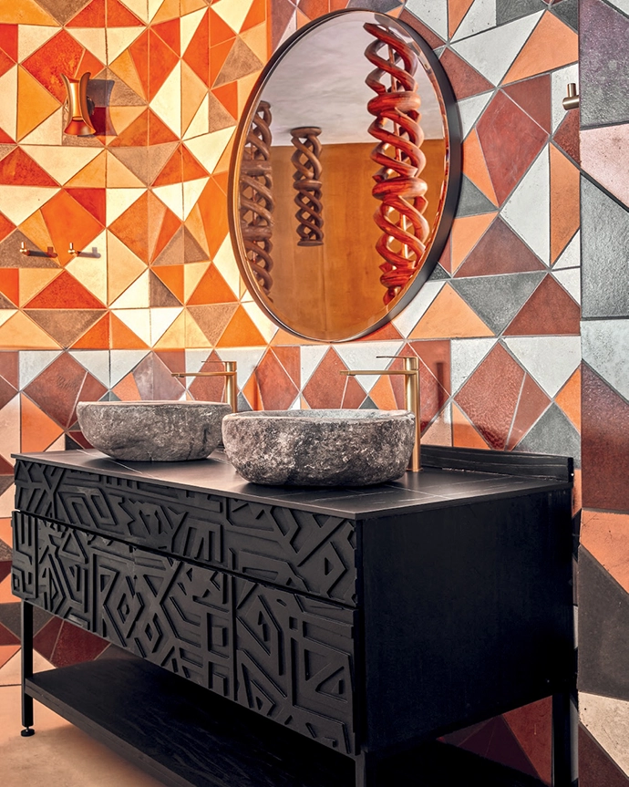 Africote’s clay-coloured Natural Cement paint celebrates and amplifies the Ekipa design that’s echoed in the bespoke railings.