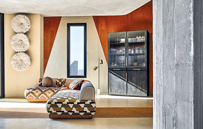 The texture of the curved wall was created by scraping lines into the RhinoGlide surface plaster. All joinery is by Cajaka.