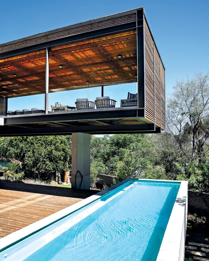 The floating patio at this Waterkloof Ridge property extends the living space outwards into the view while forming a central decked courtyard by the pool – like an open-air atrium at the heart of the home.