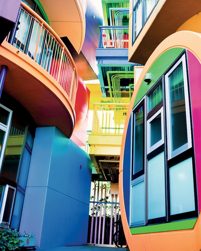 Reversible Destiny Loft s Mitaka turn uneven floors, slanted walls and bold colours into a daily sensory adventure.