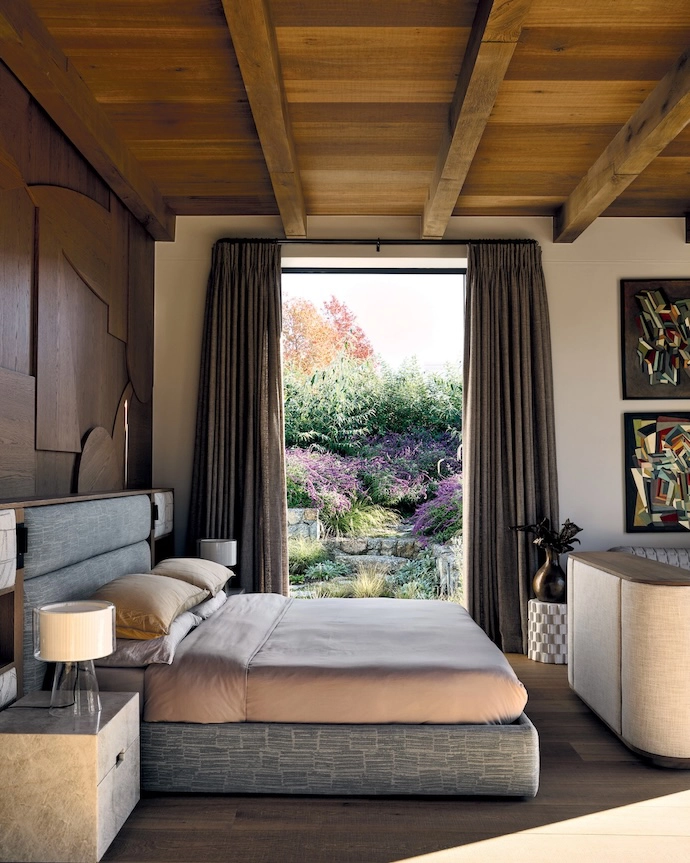 The headboard design in the main bedroom was inspired by one of Nell’s favourite interior decorators, Kelly Wearstler, and was executed by Hannes Loubser of LWC. The artworks are by Olaf Bisschoff. 