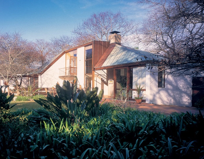 Completed in 1967, House Raynham takes you on an exploration of the advantages of context through light, solar contact and mountain views.