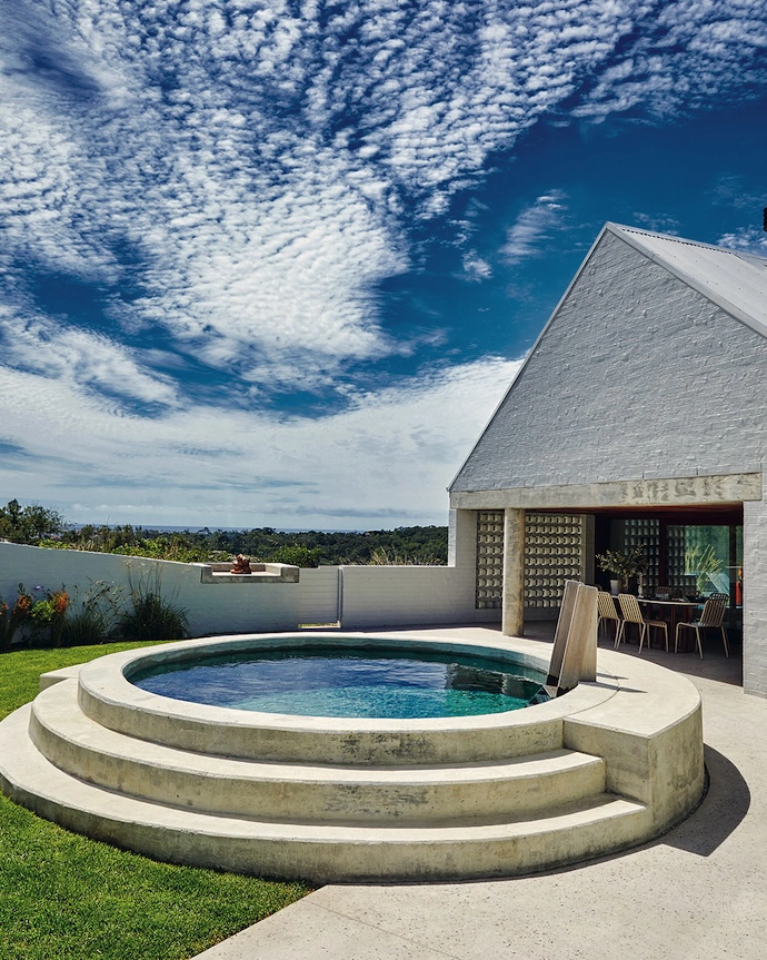The outdoor living area includes a built-in braai as well as a plunge pool and dining space. Situated fairly high up on a slope, the house enjoys charming views in almost every direction.