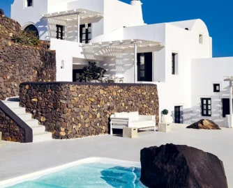 The owner of Aenaon Villas – a former engineer – has thrown his heart and know-how into the property, cleverly maximising every inch of available space. Villa Elidami is at the property’s summit, its terrace overlooking the main lounge.