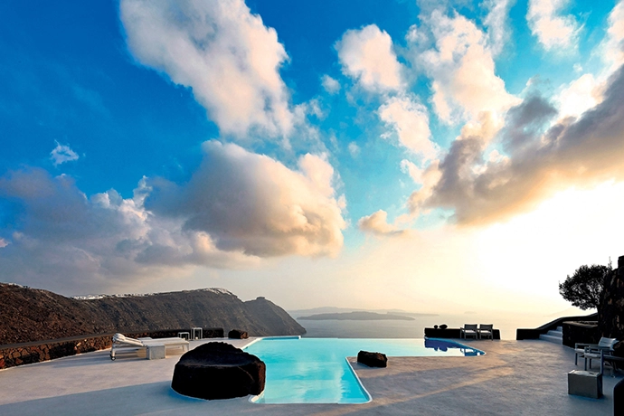 Aenaon Villas are situated at the highest and narrowest point on Santorini, on the edge of the world-famous caldera – and they are open to all four compass points of the horizon.