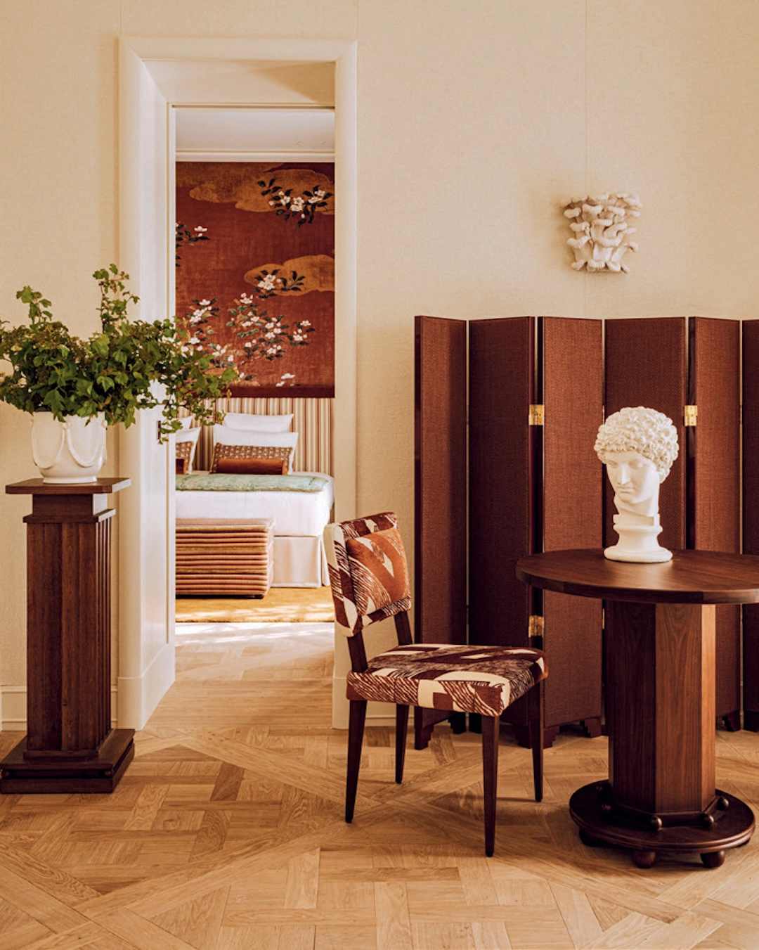 The hotel blends nostalgia with a refi ned mix of Art Deco, 19th-century allure and eclectic antiques.