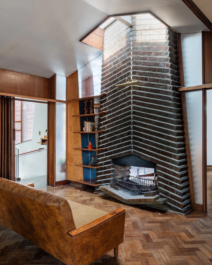 APS Conradie’s attention to detail is obvious in the fireplace’s diagonal brickwork, illuminated by a splayed skylight.