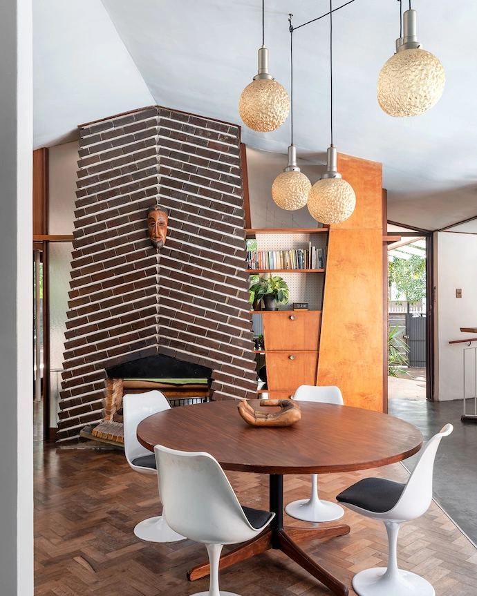 Foregrounded by white replica Tulip chairs, the lounge’s bespoke timber joinery is another hallmark of APS Conradie’s interiors.