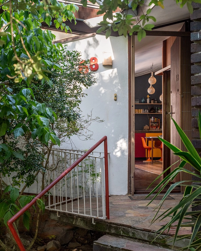 The slasto “crazy paving” stoep and angled steel balustrade are typical of Modernist South African architecture.