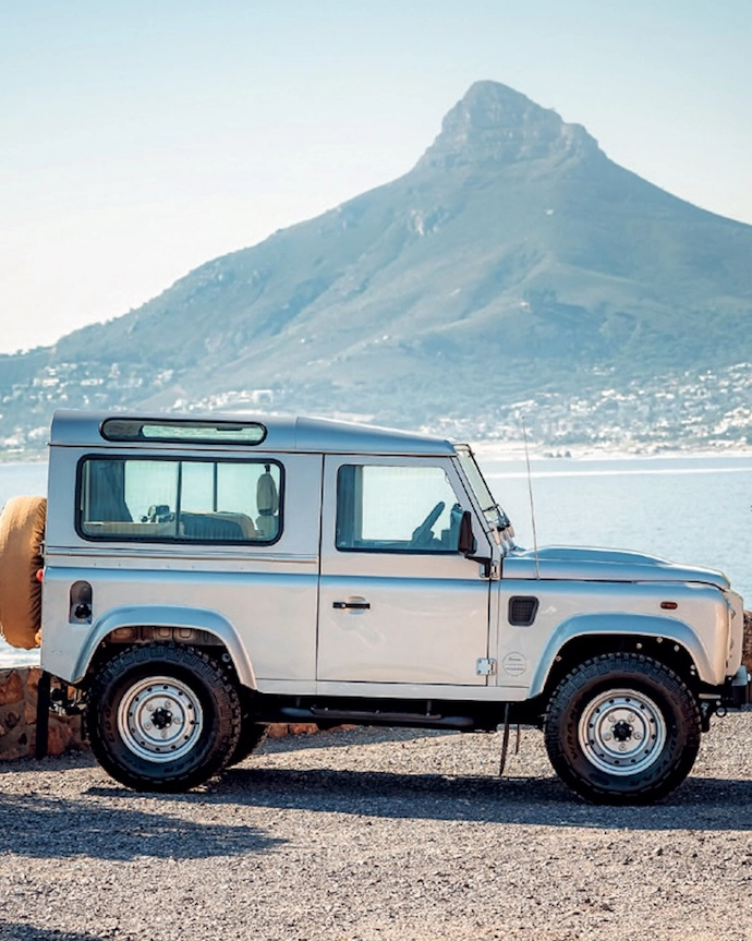Their first oﬃcial build restored the Defender to its original colour – Zermatt Silver
