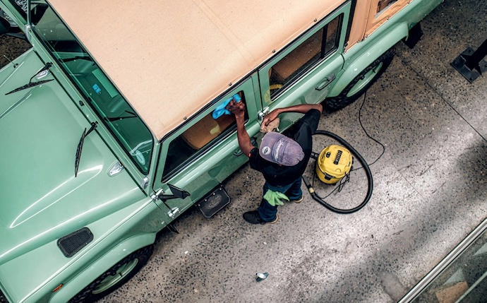 The Journeyman Works process follows seven steps and, each time a milestone is reached, the customer is invited to come see the progress and finalise decisions for the next stage.