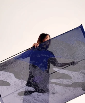 Panter & Tourron’s ultra-light (under 20kg) yet sturdy screen requires no tools to construct.