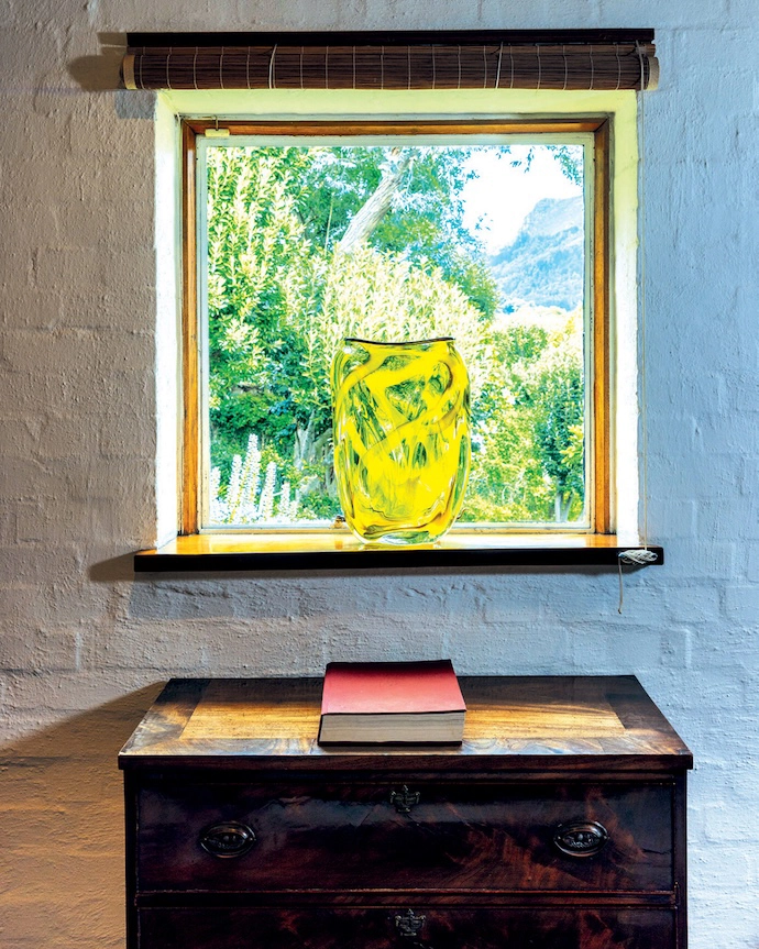 A vase by South African glassblower David Reade in Lana’s study.
