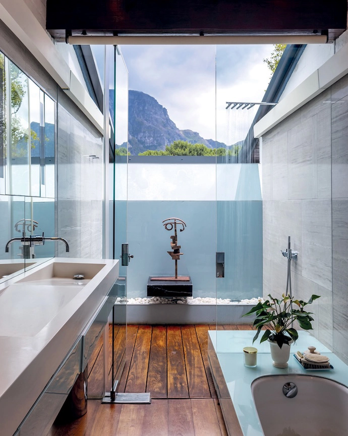 The main bathroom with an outdoor shower.