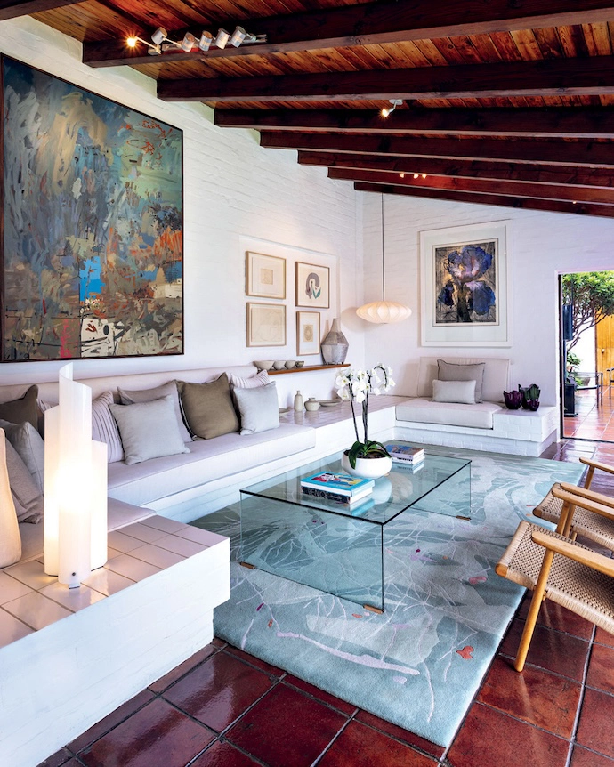 One of two areas that Lana modified was the stoepkamer, which she turned into a much-used sunroom.