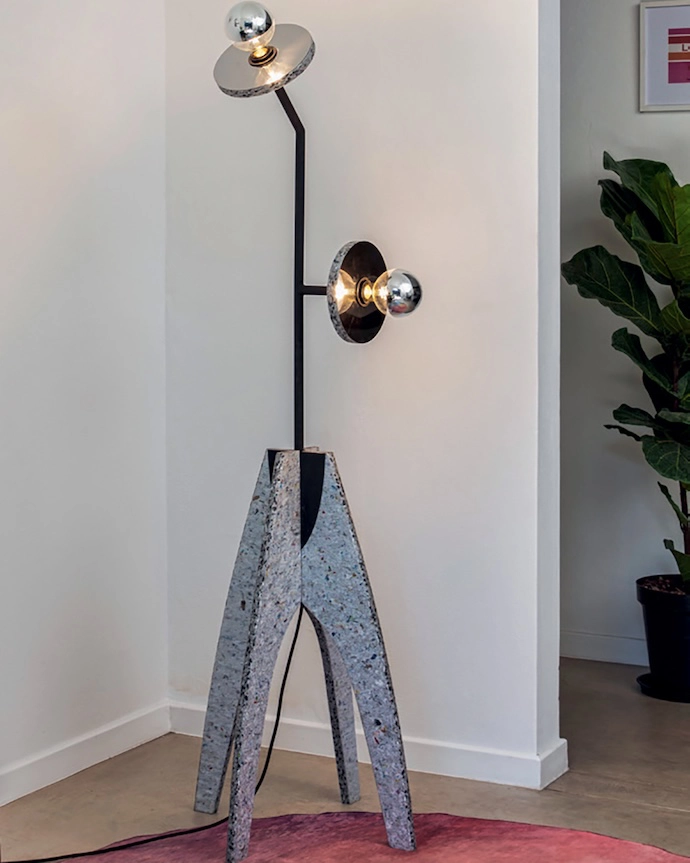 Phlat standing lamp.